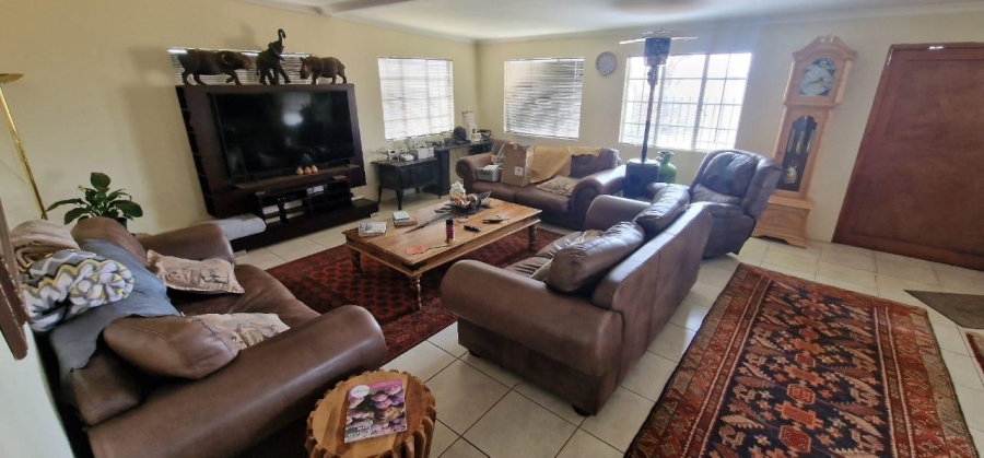 10 Bedroom Property for Sale in Olifantshoek Northern Cape